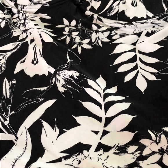 ๐3/$15๐ Black & White Floral Tankini Sz S NWT - Picture 3 of 3